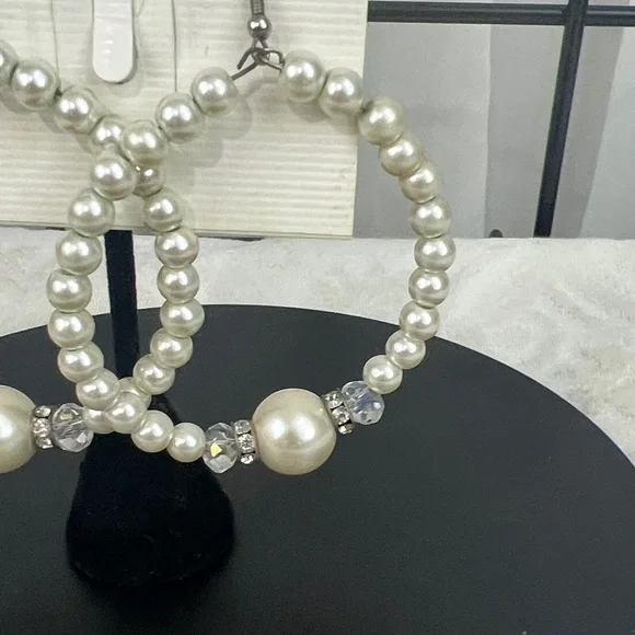 VINTAGE PIERCED DROP EARRINGS WITH PEARLS AND RHINESTONES - Picture 5 of 6